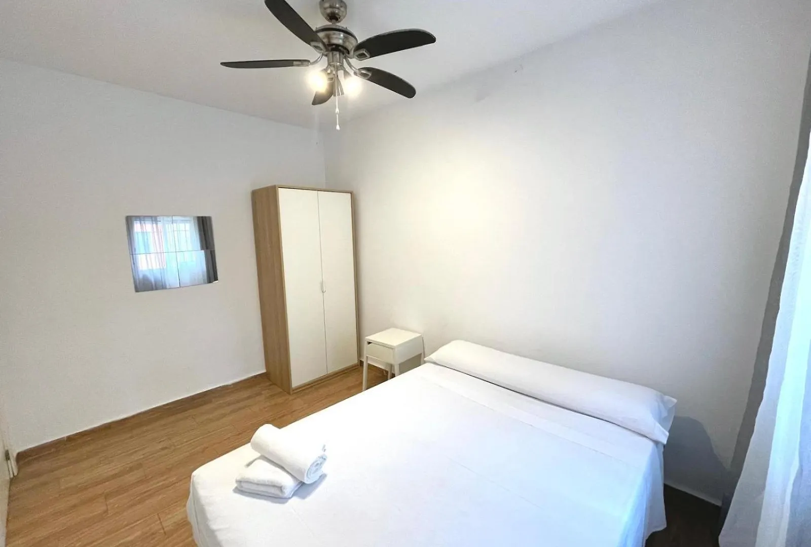 Triana Roomable Sevilla 0*,